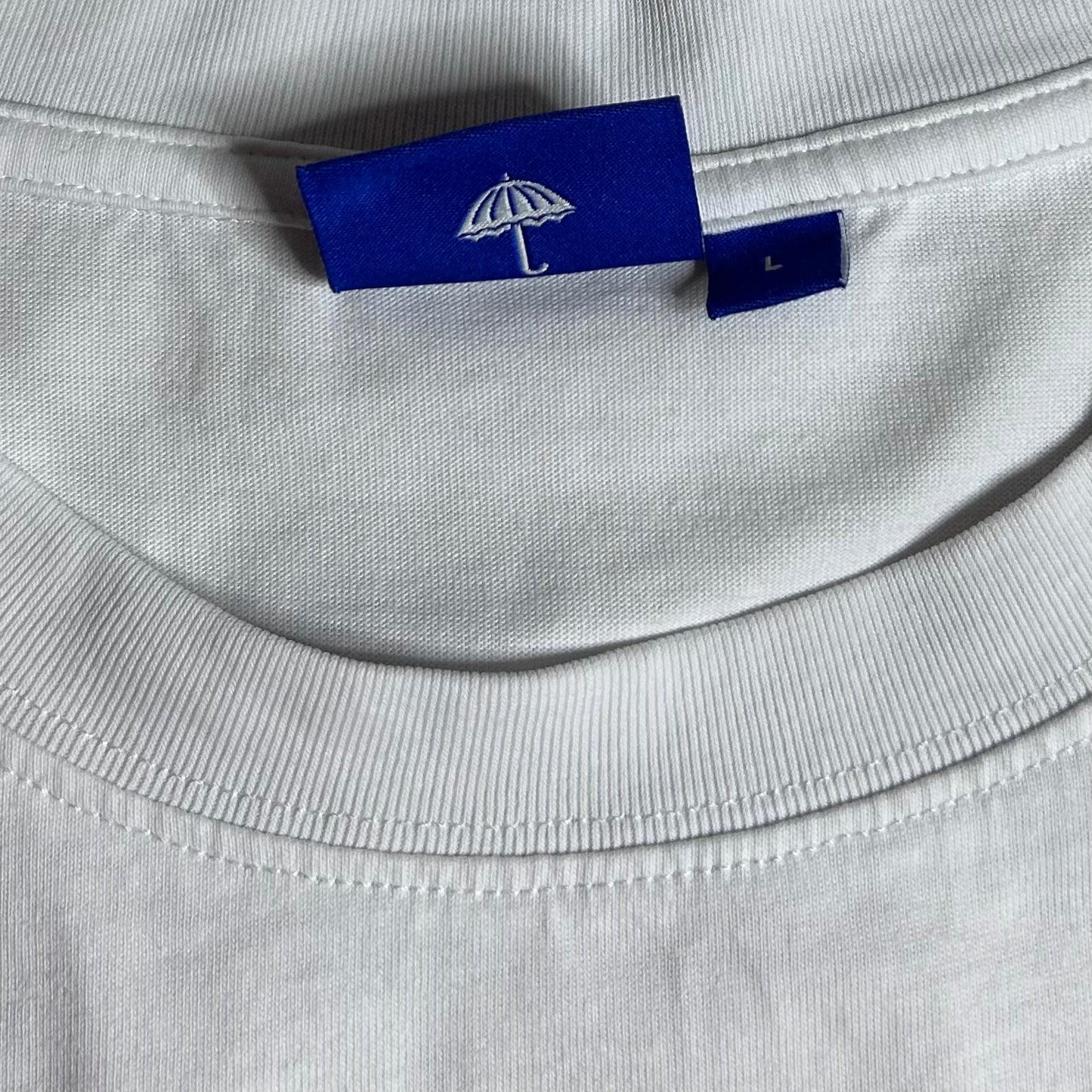 Secondhand white cotton Hélas T-Shirt with colorful print 
