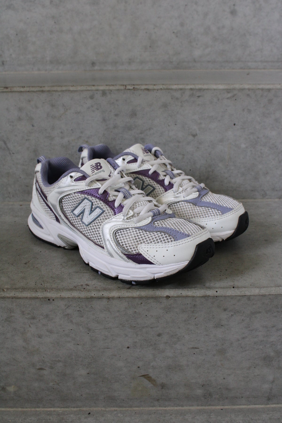 Secondhand white and purple New Balance 530 Sneakers 