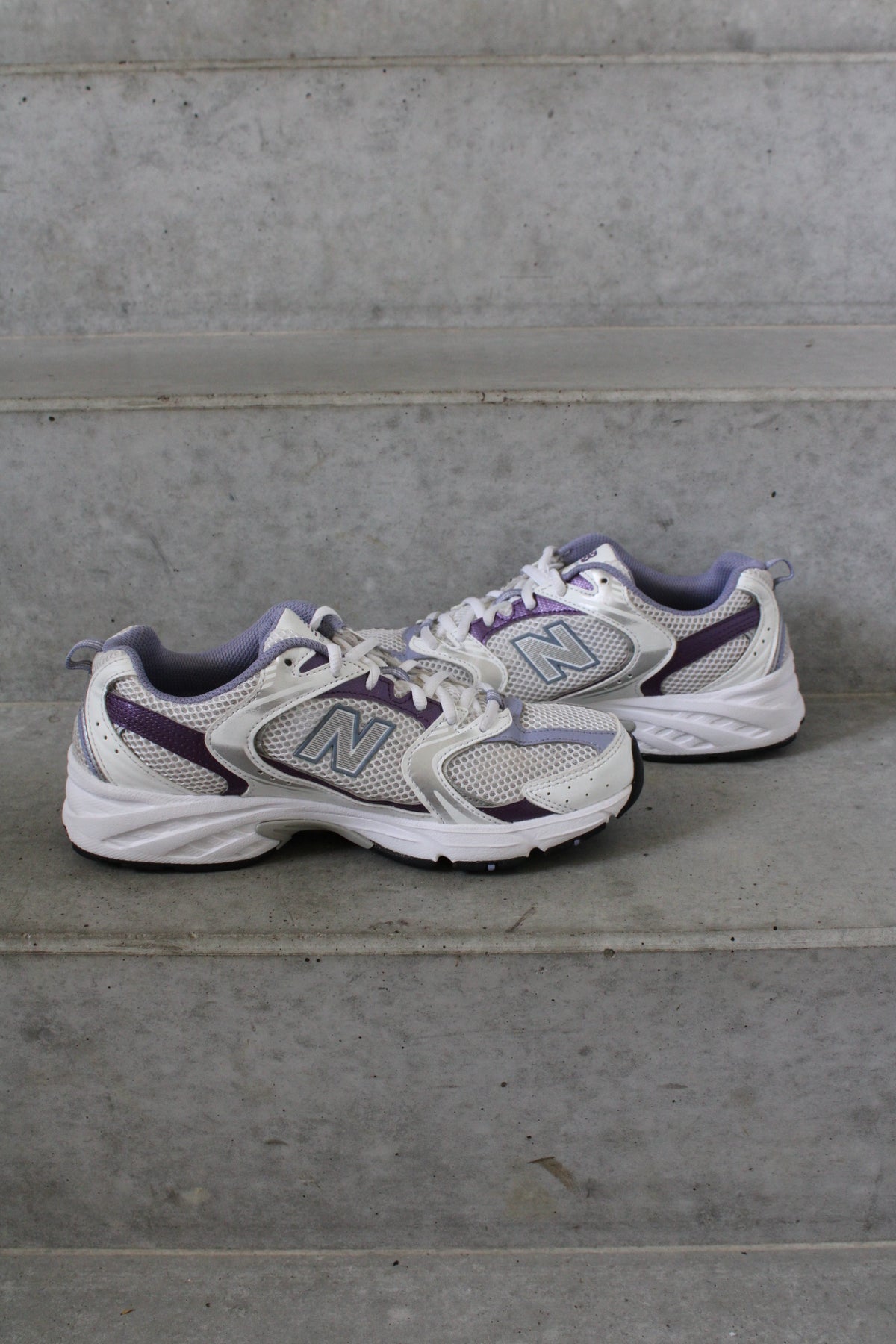 Secondhand white and purple New Balance 530 Sneakers 