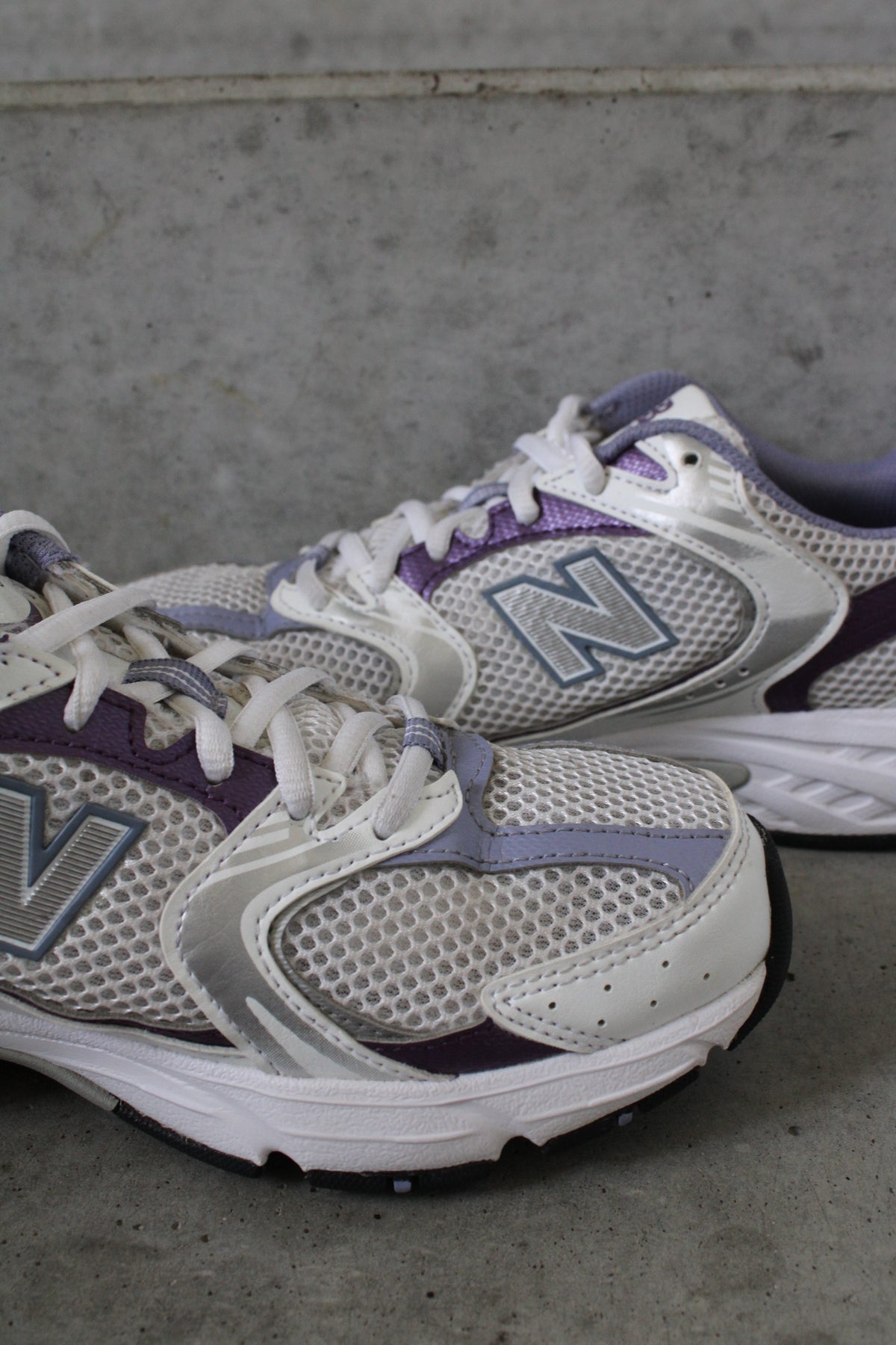 Secondhand white and purple New Balance 530 Sneakers 