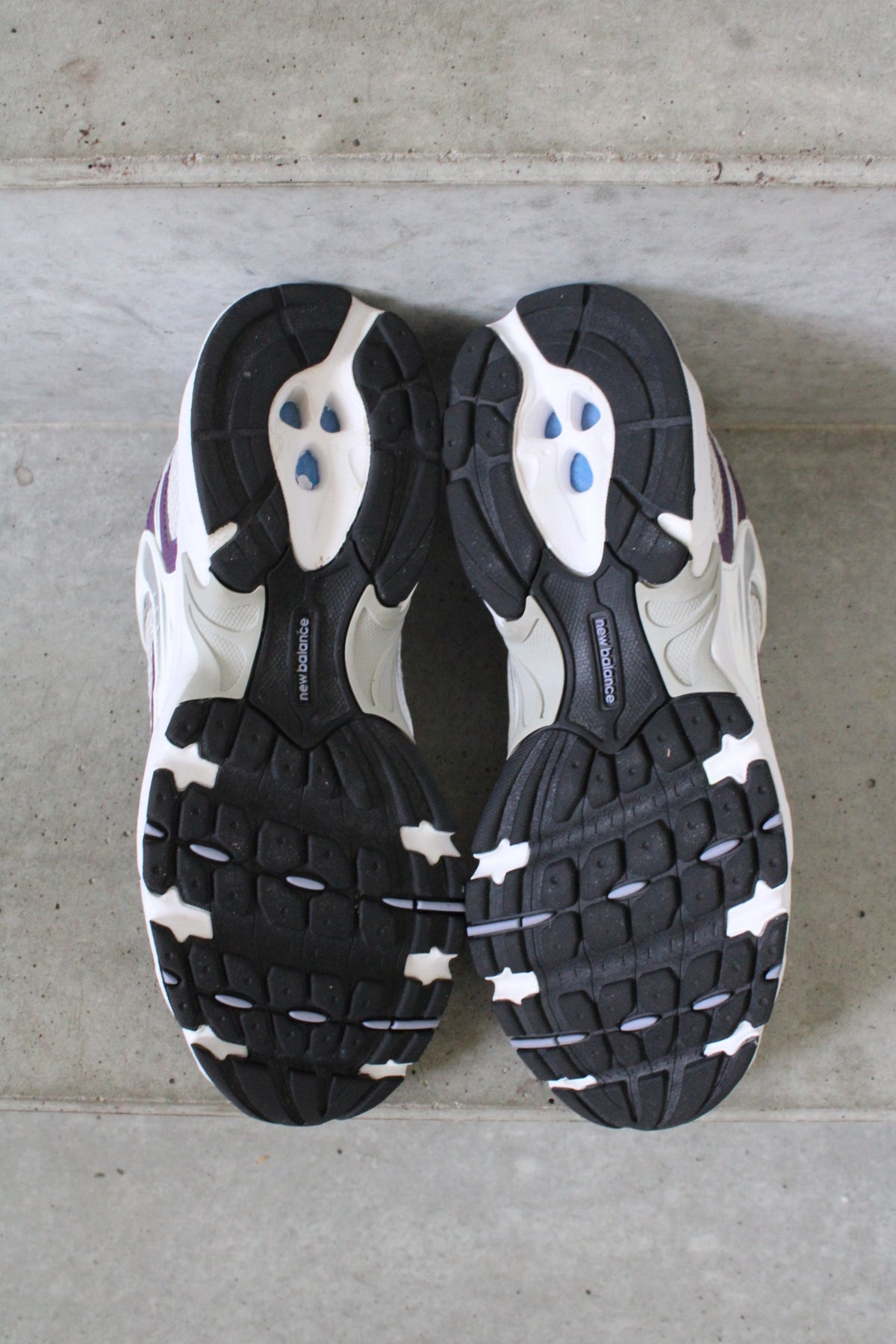 Secondhand white and purple New Balance 530 Sneakers 