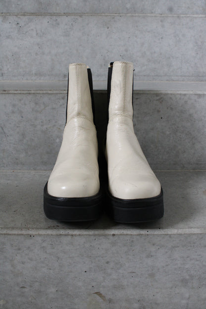 Secondhand white and black leather Vagabond Tara Boots 