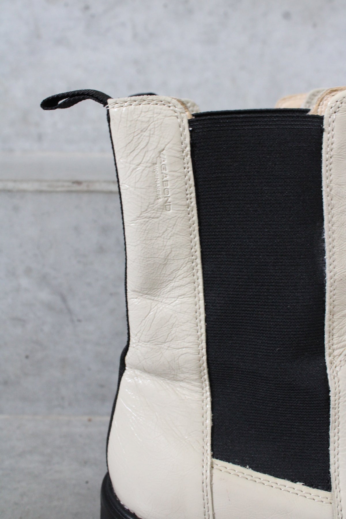 Secondhand white and black leather Vagabond Tara Boots 