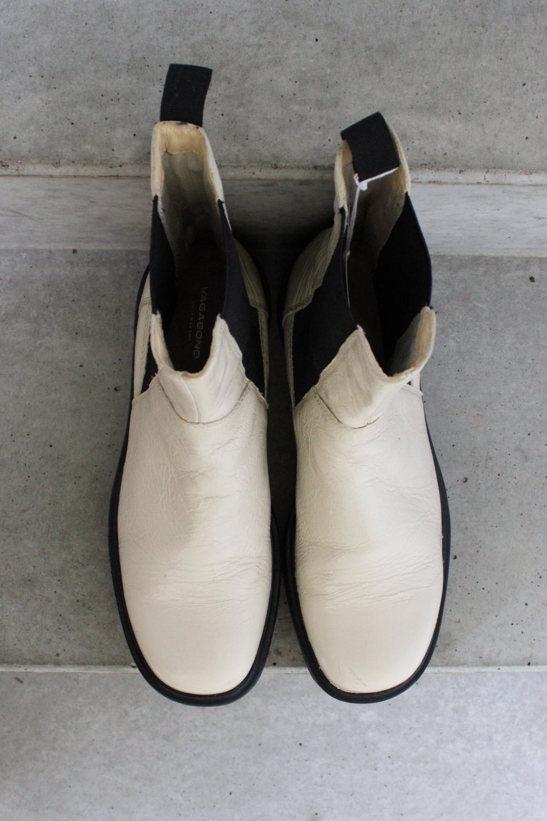 Secondhand white and black leather Vagabond Tara Boots 