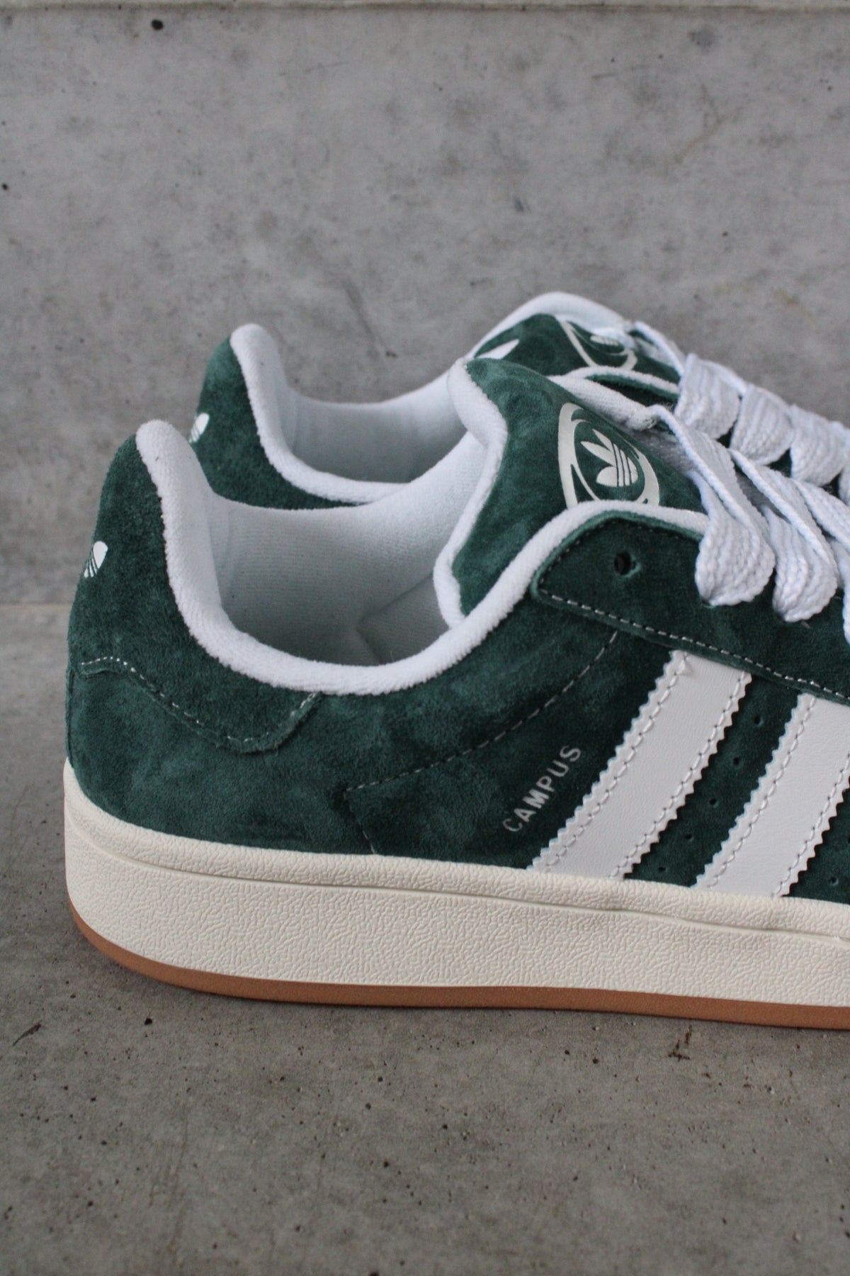 Secondhand green and white Adidas Campus 00s Sneakers