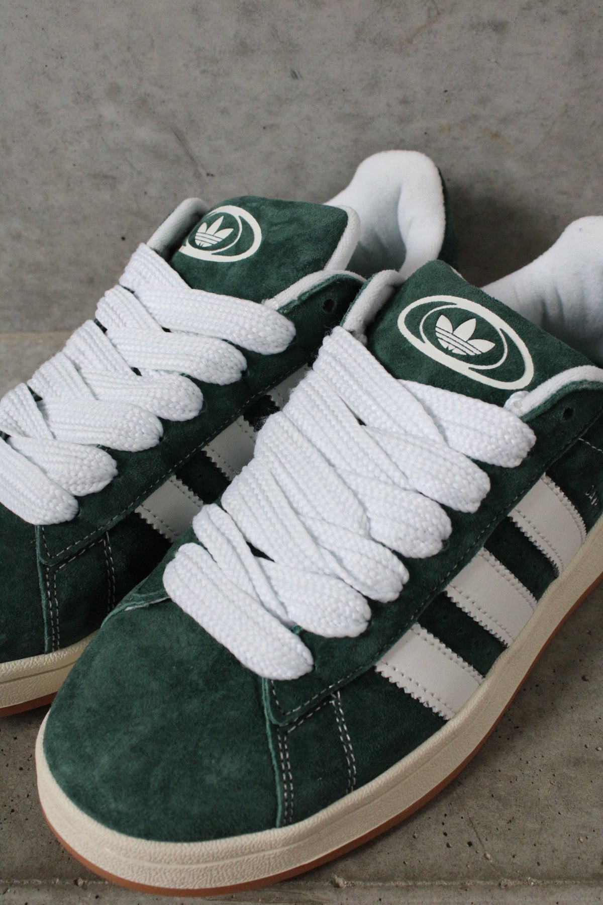 Secondhand green and white Adidas Campus 00s Sneakers
