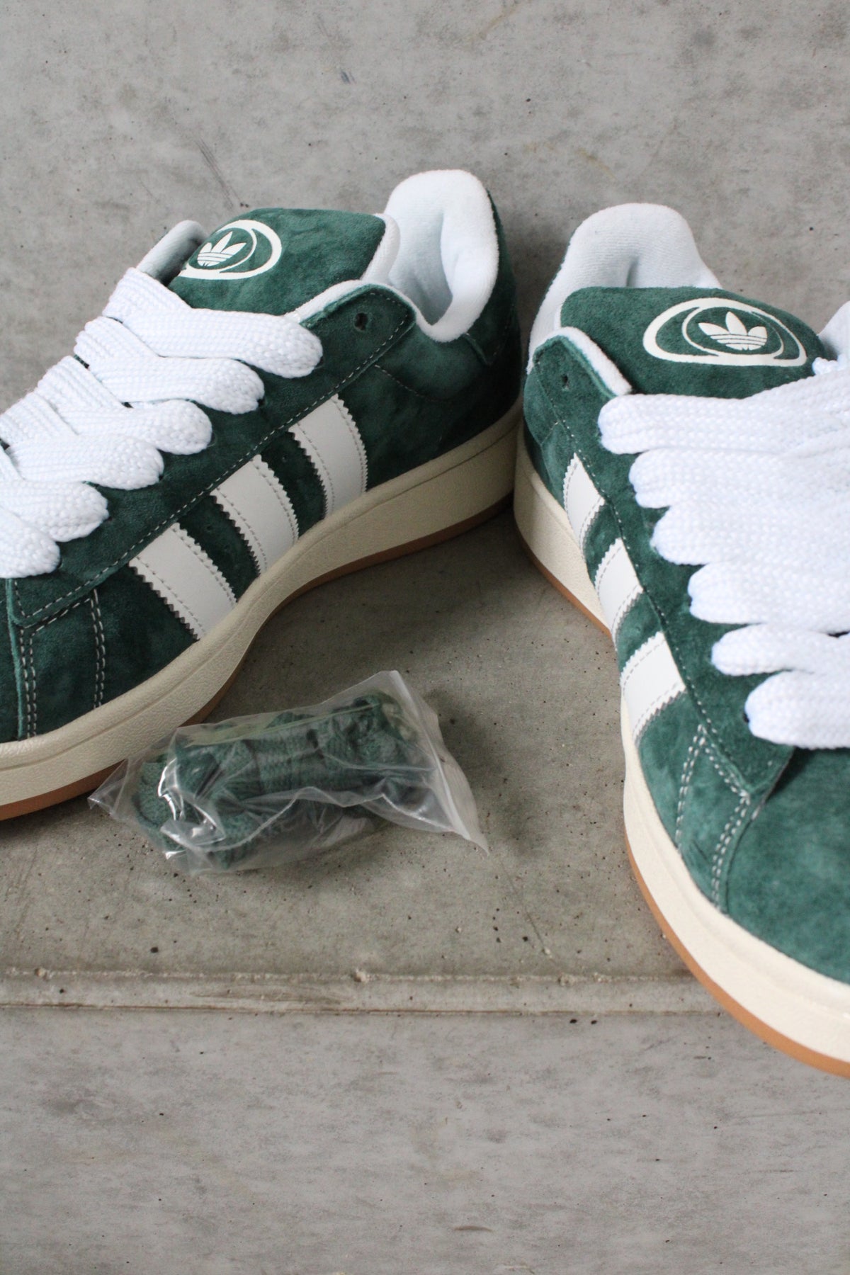 Secondhand green and white Adidas Campus 00s Sneakers