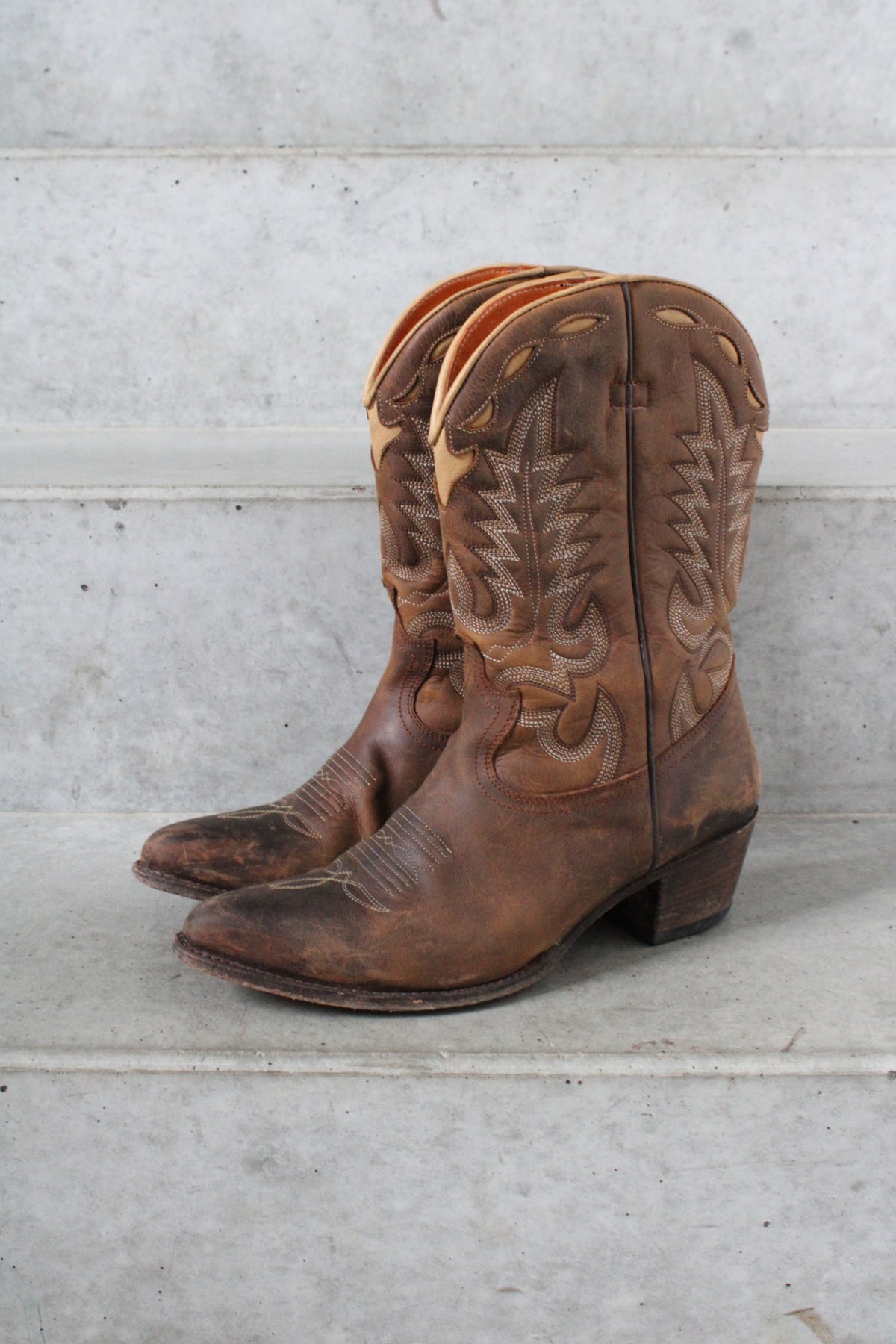 Secondhand brown leather Sendra Cowboy Boots with stiching 
