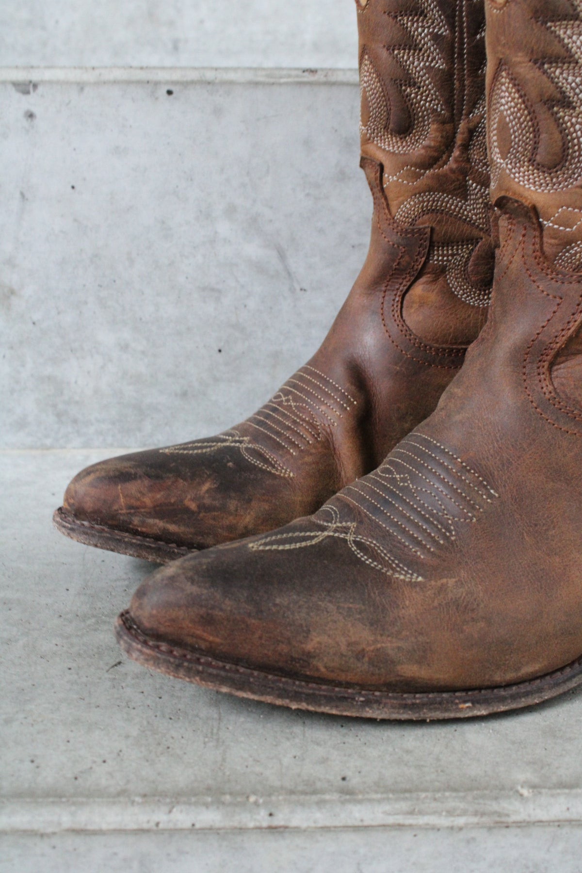 Secondhand brown leather Sendra Cowboy Boots with stiching 