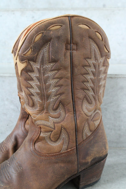 Secondhand brown leather Sendra Cowboy Boots with stiching 